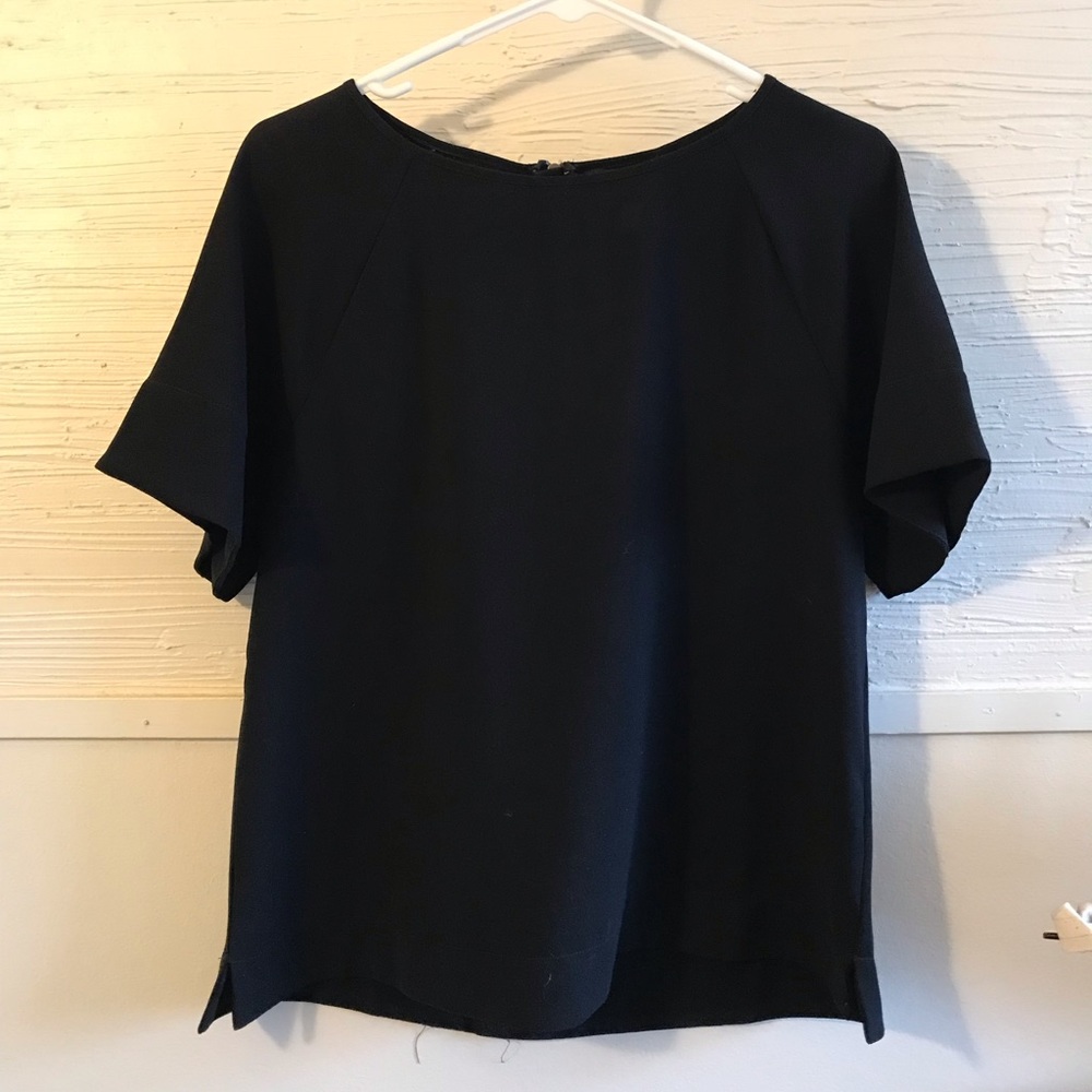 banana republic black oversized tee, half zip closure in back, size small